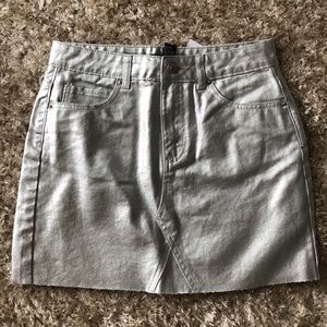 F21 SILVER METALLIC SKIRT - Medium